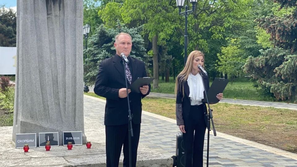 В Геническе почтили память ребенка, погибшего при ударе беспилотника ВСУ В Геническе почтили память ребенка, погибшего при ударе беспилотника ВСУ
