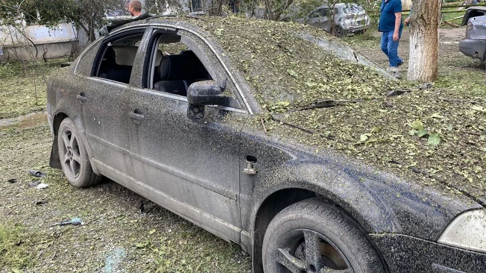 Единая Россия оказывает помощь пострадавшим в результате атаки беспилотника ВСУ в Геническе Единая Россия оказывает помощь пострадавшим в результате атаки беспилотника ВСУ в Геническе