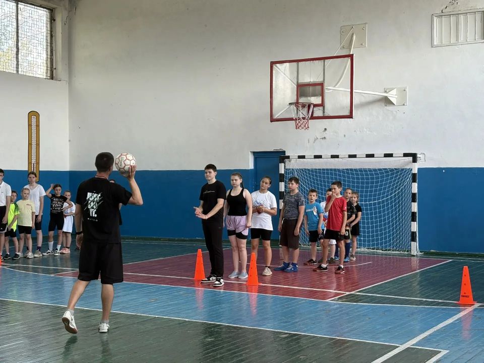 В Каховке ко Дню защиты детей прошел спортивный праздник "Весёлые старты" В Каховке ко Дню защиты детей прошел спортивный праздник "Весёлые старты"