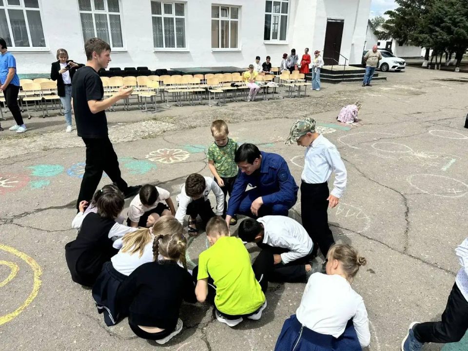 Воспитанников Новокиевского социально-реабилитационного центра для несовершеннолетних поздравили с Международным днем защиты детей Воспитанников Новокиевского социально-реабилитационного центра для несовершеннолетних поздравили с Международным днем защиты детей