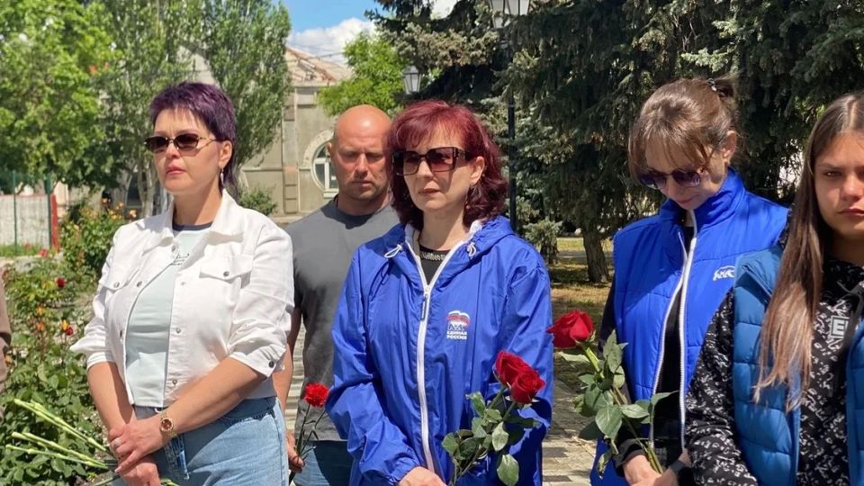 Владимир Сальдо: В Геническе почтили память мальчика, погибшего при ударе беспилотника Владимир Сальдо: В Геническе почтили память мальчика, погибшего при ударе беспилотника