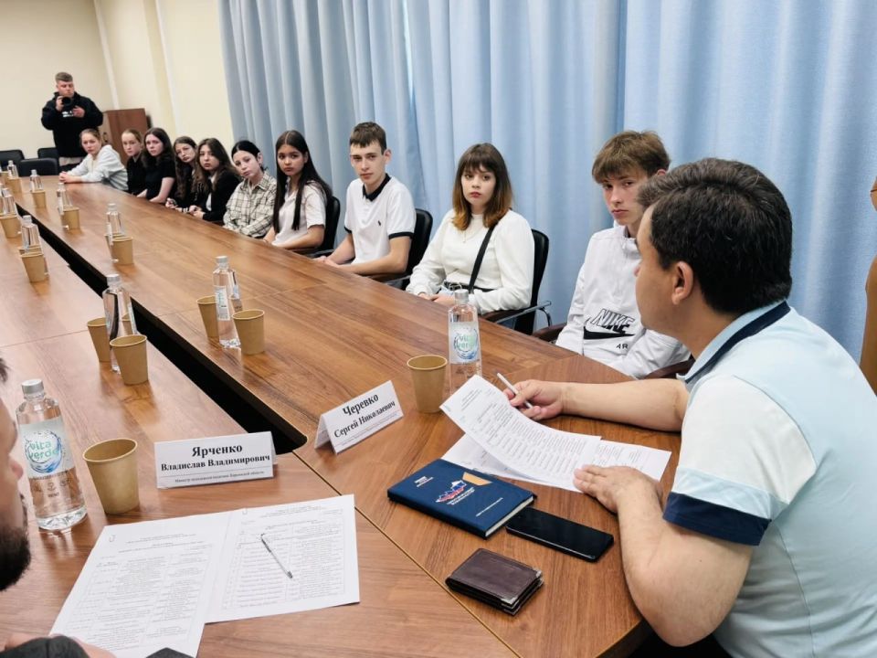 «День молодежного самоуправления»: 25 талантливых ребят со всей области получили возможность примерить на себя роли руководителей региональных органов власти