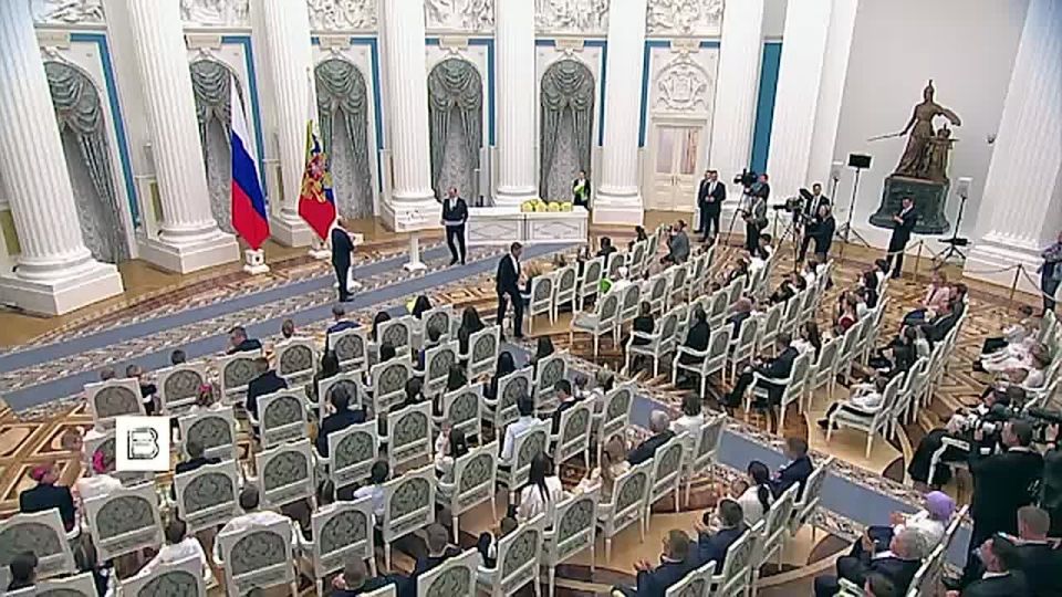 Олег Царёв: День защиты детей в Кремле: Владимир Путин вручил ордена «Мать-героиня» и «Родительская слава»