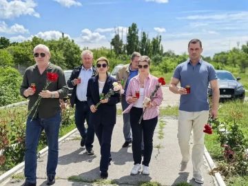 В Геническе почтили память детей, погибших в годы Великой Отечественной войны