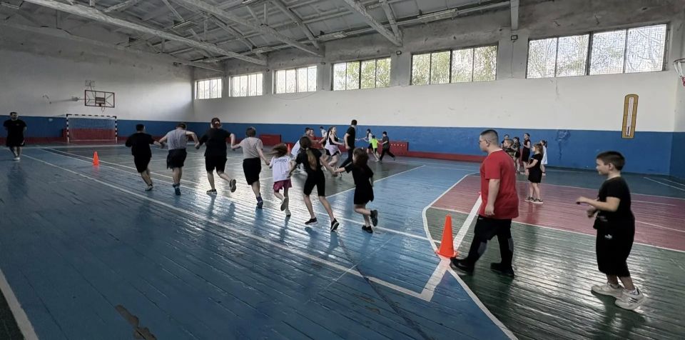 В Каховке ко Дню защиты детей прошел спортивный праздник "Весёлые старты" В Каховке ко Дню защиты детей прошел спортивный праздник "Весёлые старты"