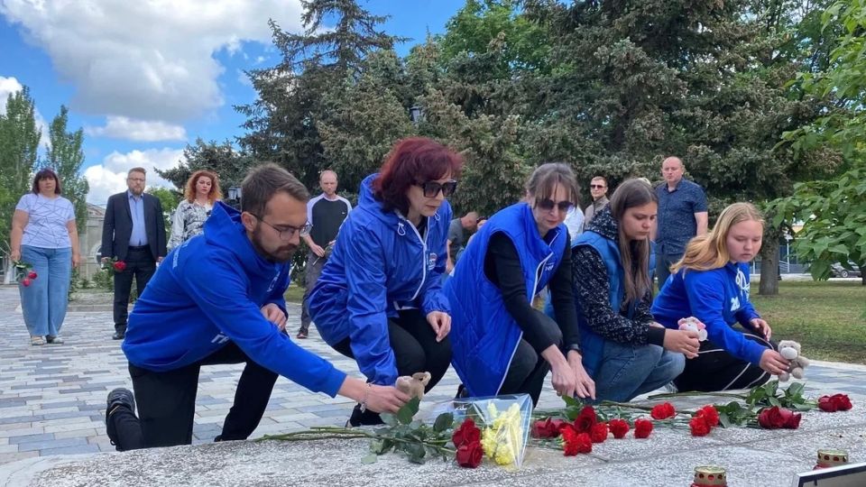 Владимир Сальдо: В Геническе почтили память мальчика, погибшего при ударе беспилотника Владимир Сальдо: В Геническе почтили память мальчика, погибшего при ударе беспилотника
