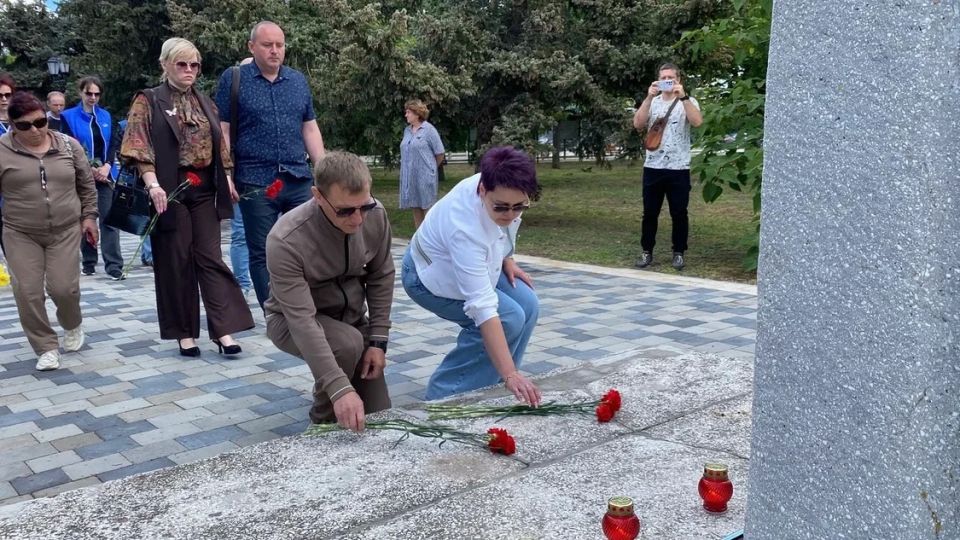 Владимир Сальдо: В Геническе почтили память мальчика, погибшего при ударе беспилотника Владимир Сальдо: В Геническе почтили память мальчика, погибшего при ударе беспилотника