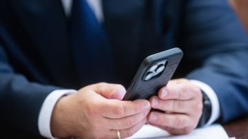 ФСБ раскрыла операцию западных спецслужб по слежке через смартфоны чиновников РФ