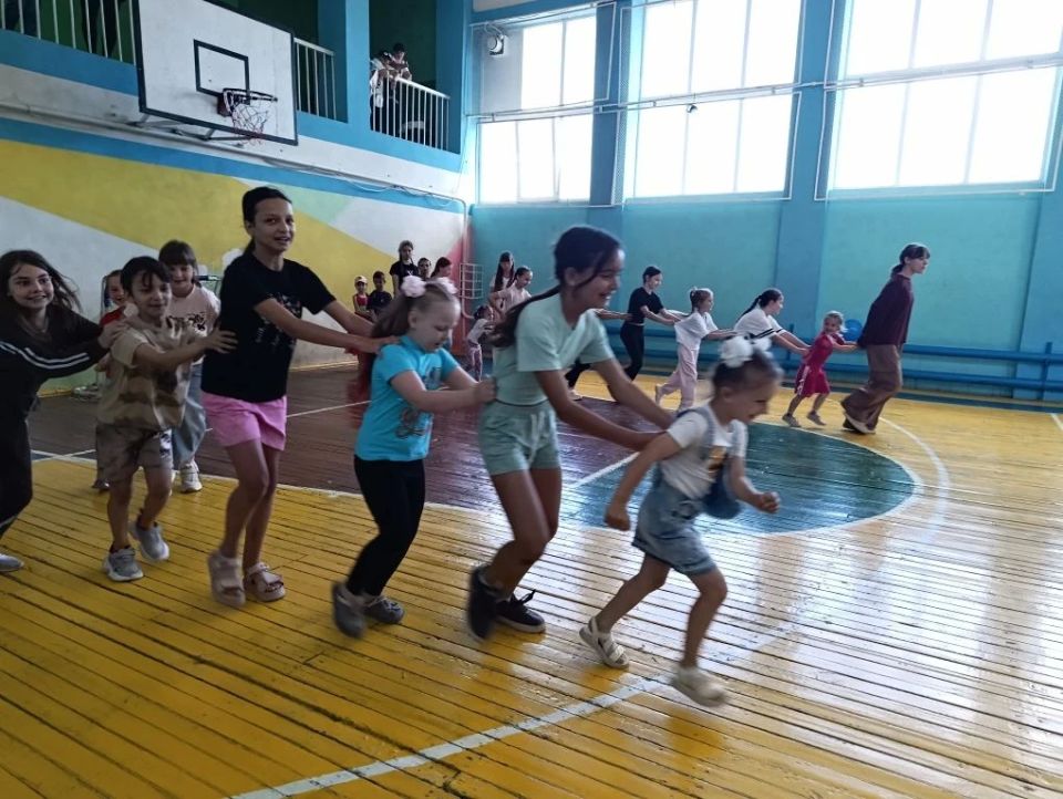 Дети Великолепетихского округа приняли участие в „Весёлых стартах“, посвящённых Международному Дню защиты детей Дети Великолепетихского округа приняли участие в „Весёлых стартах“, посвящённых Международному Дню защиты детей