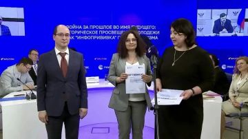 Владимир Сальдо: Херсонская область представила в Москве опыт исторического просвещения молодёжи