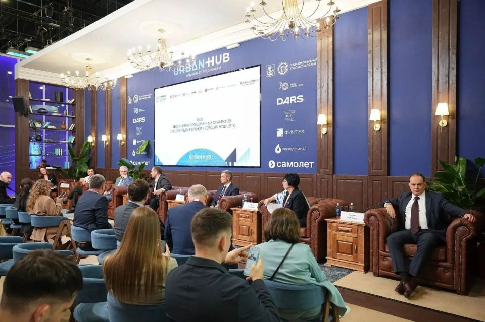 «Генплан – дорожная карта для инвестора»: Единый институт организовал на ПМЭФ-2026 панельную дискуссию о развитии воссоединенных регионов «Генплан – дорожная карта для инвестора»: Единый институт организовал на ПМЭФ-2026 панельную дискуссию о развитии воссоединенных регионов