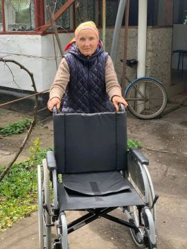 Волонтеры передали инвалидные коляски жителям Скадовского округа