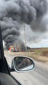 Видео горящей техники на трассе около Архангельского оккупированной ВСу части Херсонской области