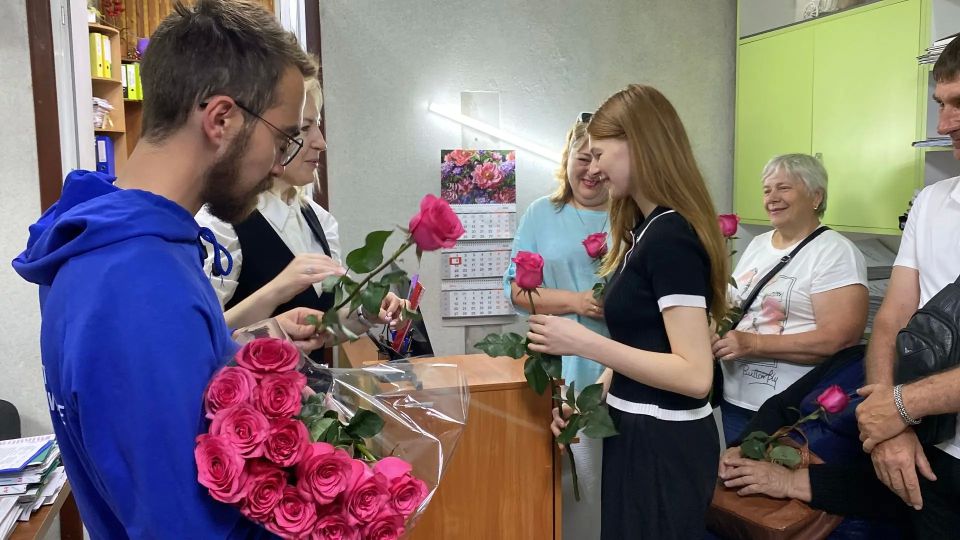 Владимир Сальдо: «Единая Россия» поздравила социальных работников Генического округа с профессиональным праздником Владимир Сальдо: «Единая Россия» поздравила социальных работников Генического округа с профессиональным праздником