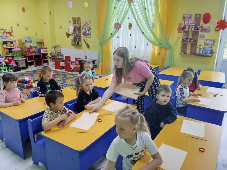 Творческое занятие ко Дню России в «Солнышке» Творческое занятие ко Дню России в «Солнышке»
