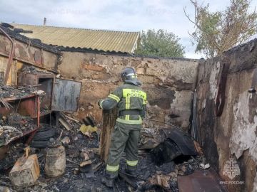Спасатели МЧС за сутки потушили один ландшафтный и один техногенный пожары в Херсонской области