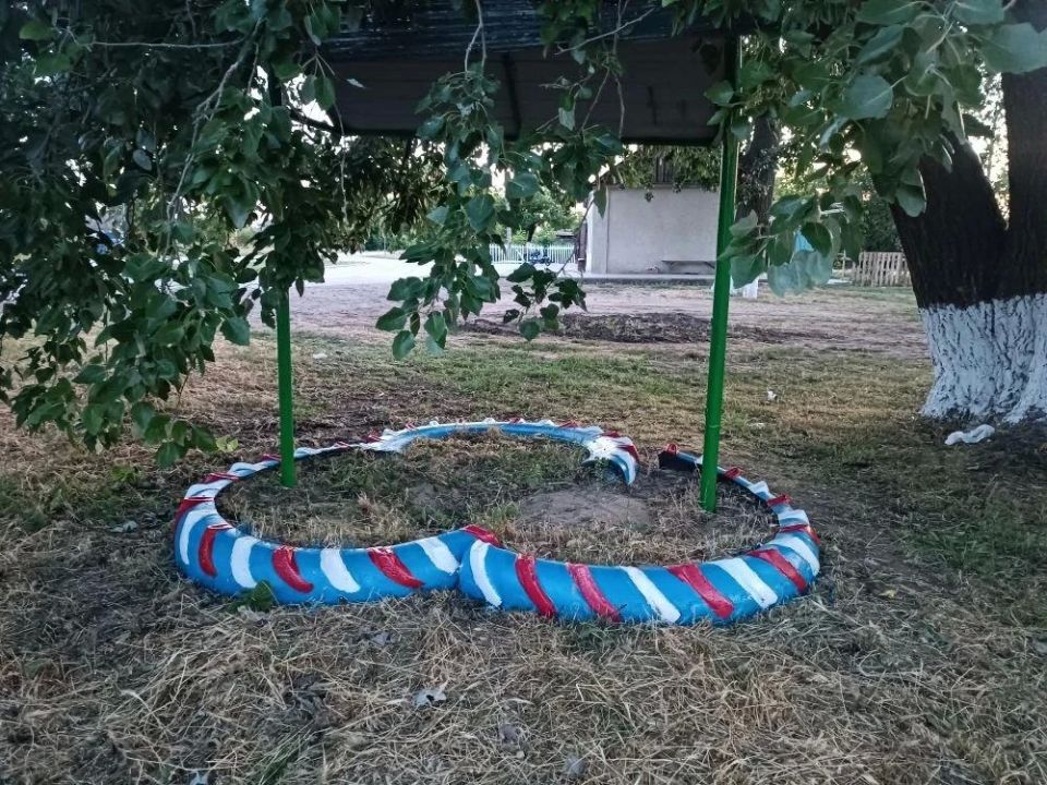 В сёлах Скадовского округа детские площадки засияли чистотой и красками В сёлах Скадовского округа детские площадки засияли чистотой и красками