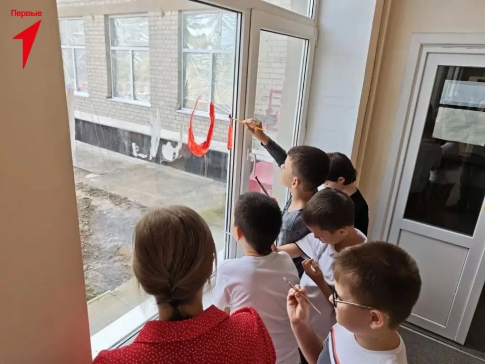 Первые приняли участие во Всероссийской акции «Окна России» Первые приняли участие во Всероссийской акции «Окна России»