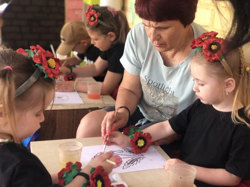 Александр Дудка: В Скадовском округе расцвели алые маки: дети рисовали красоту родной природы Александр Дудка: В Скадовском округе расцвели алые маки: дети рисовали красоту родной природы