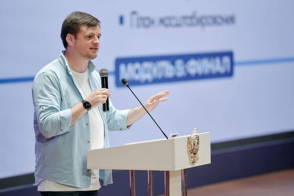 «Школа молодежной политики» от Росмолодежи — возможность узнать о ключевых вызовах и государственных задачах в сфере воспитания подрастающего поколения, познакомиться с коллегами из разных городов, узнать мнения экспертов по... «Школа молодежной политики» от Росмолодежи — возможность узнать о ключевых вызовах и государственных задачах в сфере воспитания подрастающего поколения, познакомиться с коллегами из разных городов, узнать мнения экспертов по...