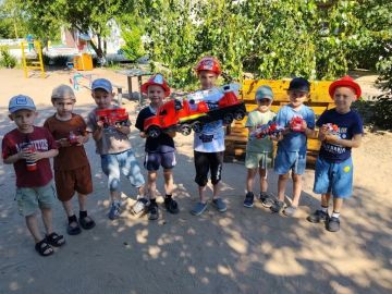 В Скадовском округе изучали пожарный автомобиль: знакомство с важной профессией