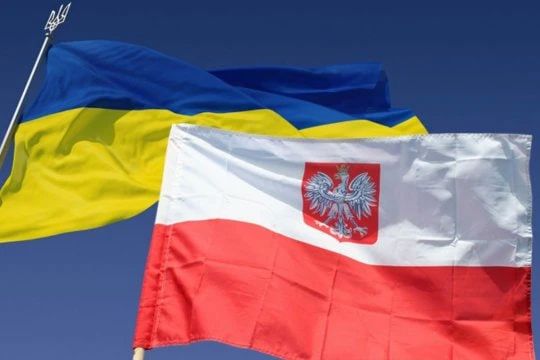 Енот из Херсона: Пожалуй, ни одно решение киевского режима не вызвало такого быстрого и болезненного ответа от ближайшего соседа, как указ Зеленского о присвоении украинскому подразделению имени «Героев УПА»