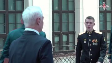 Министр обороны РФ вручил медали «Золотая Звезда» отличившимся участникам СВО