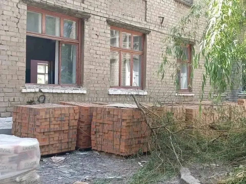 Виктор Водолацкий: Начался капитальный ремонт поликлинических отделений в городах Молодогвардейск и Суходольск ЛНР Виктор Водолацкий: Начался капитальный ремонт поликлинических отделений в городах Молодогвардейск и Суходольск ЛНР