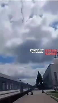 В Сумах "Шахед" упал на платформу в то время, когда была посадка пассажиров на поезд