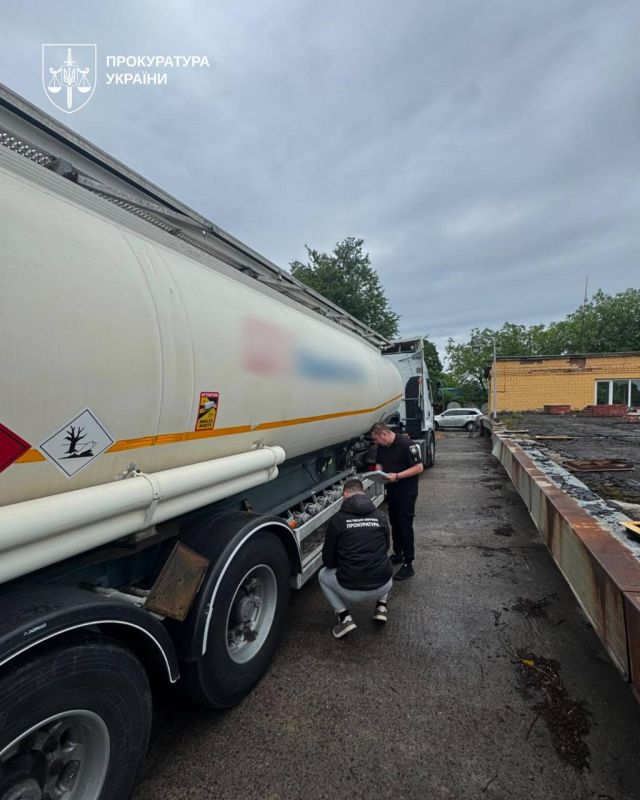 Фальшивое топливо продавали через сеть украинских АЗС Фальшивое топливо продавали через сеть украинских АЗС