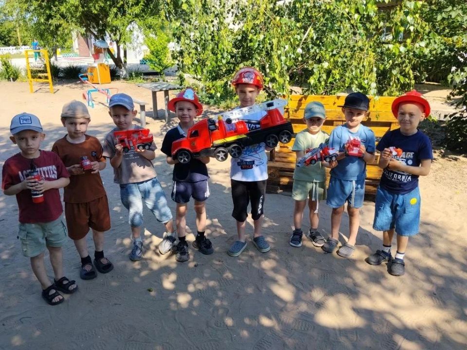 В Скадовском округе изучали пожарный автомобиль: знакомство с важной профессией