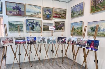 В Геническе открылась фотовыставка «Моменты России: яркие грани»