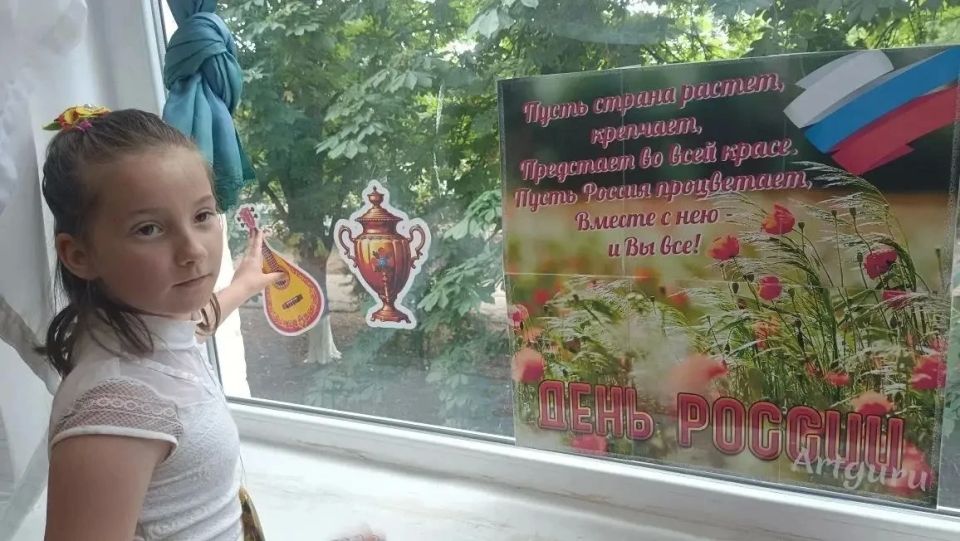 Любимовская школа Ивановского района присоединилась к ежегодной Всероссийской акции «Окна России» Любимовская школа Ивановского района присоединилась к ежегодной Всероссийской акции «Окна России»