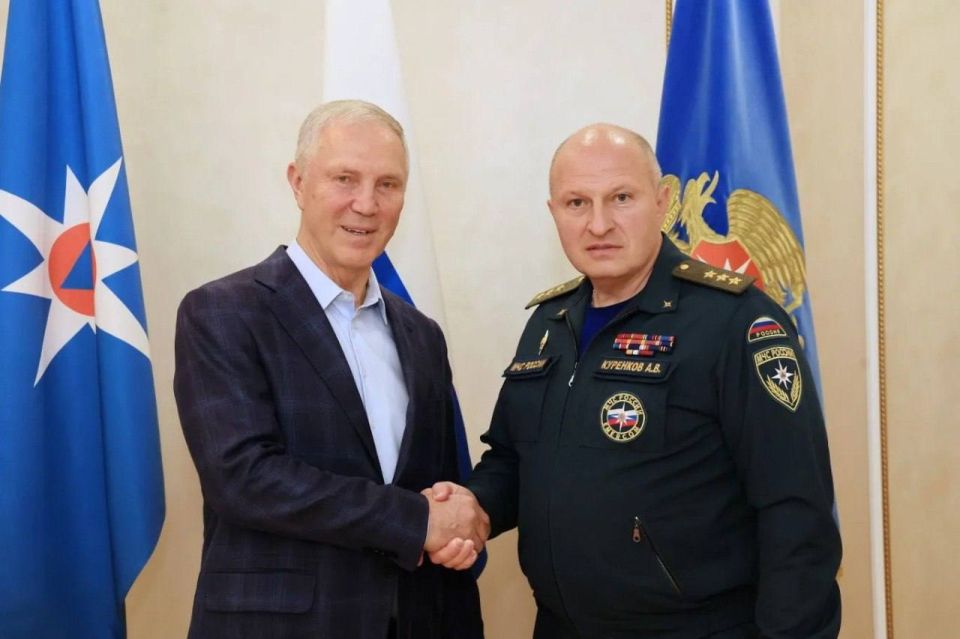 Губернатор обсудил с главой МЧС России безопасность жителей Херсонской области