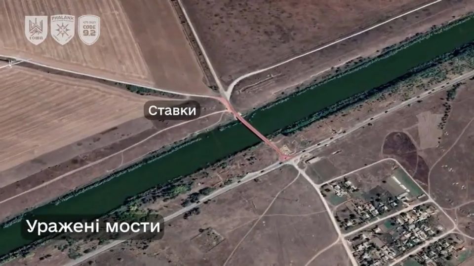 Кадры ударов дронов ВСУ по мостам в Крым в районе Армянска и села Ставки, приведшие к их повреждениям Кадры ударов дронов ВСУ по мостам в Крым в районе Армянска и села Ставки, приведшие к их повреждениям