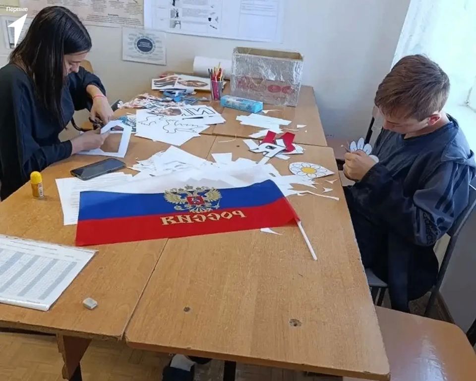 Первые Генического округа украсили окна в честь Дня России Первые Генического округа украсили окна в честь Дня России
