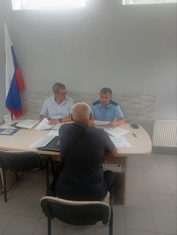 Прокурор Генического района Николай Скачков и исполнительный директор Херсонского отделения Ассоциации юристов России Константин Горюнов провели прием граждан Прокурор Генического района Николай Скачков и исполнительный директор Херсонского отделения Ассоциации юристов России Константин Горюнов провели прием граждан