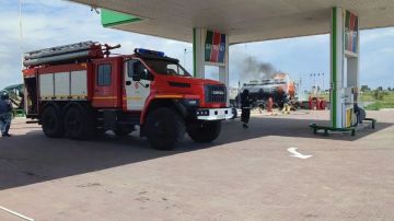 Спасатели МЧС ликвидировали возгорание бензовоза в Скадовске