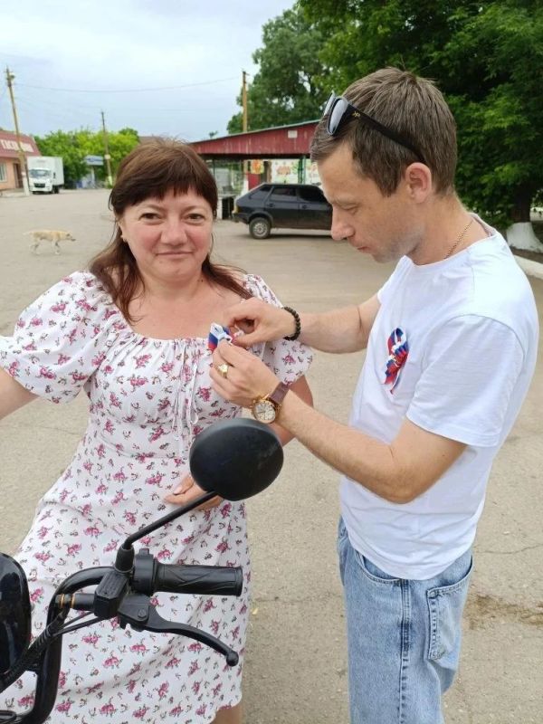 «Россия в сердце навсегда»: патриотическая акция объединила жителей Великолепетихского округа «Россия в сердце навсегда»: патриотическая акция объединила жителей Великолепетихского округа