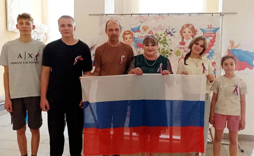 В Любимовском учреждении культуры прошёл знаменательный патриотический час под названием «Чти прошлое, твори — настоящее!» В Любимовском учреждении культуры прошёл знаменательный патриотический час под названием «Чти прошлое, твори — настоящее!»