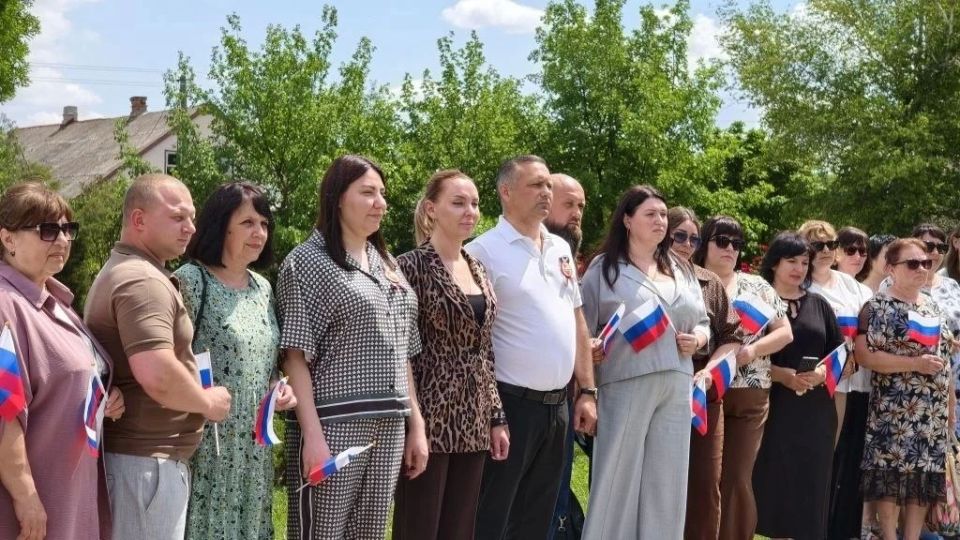 Новотроицкий округ встретил День России праздничной акцией Новотроицкий округ встретил День России праздничной акцией