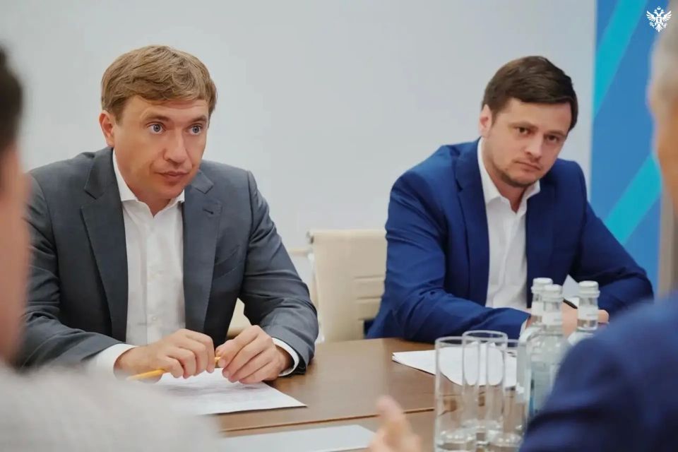 Губернатор Херсонской области провёл рабочую встречу с главой Росмолодёжи Григорием Гуровым Губернатор Херсонской области провёл рабочую встречу с главой Росмолодёжи Григорием Гуровым