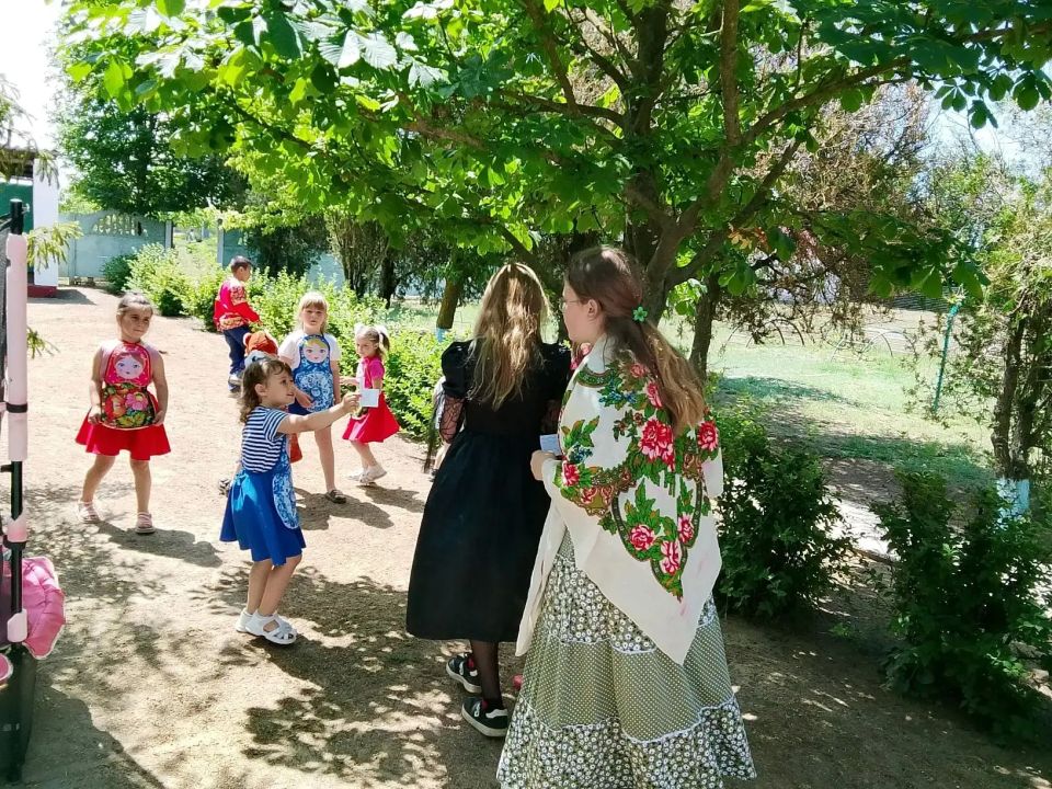 Россия как Алёнушка: как в нашем детском саду отметили День России! Россия как Алёнушка: как в нашем детском саду отметили День России!