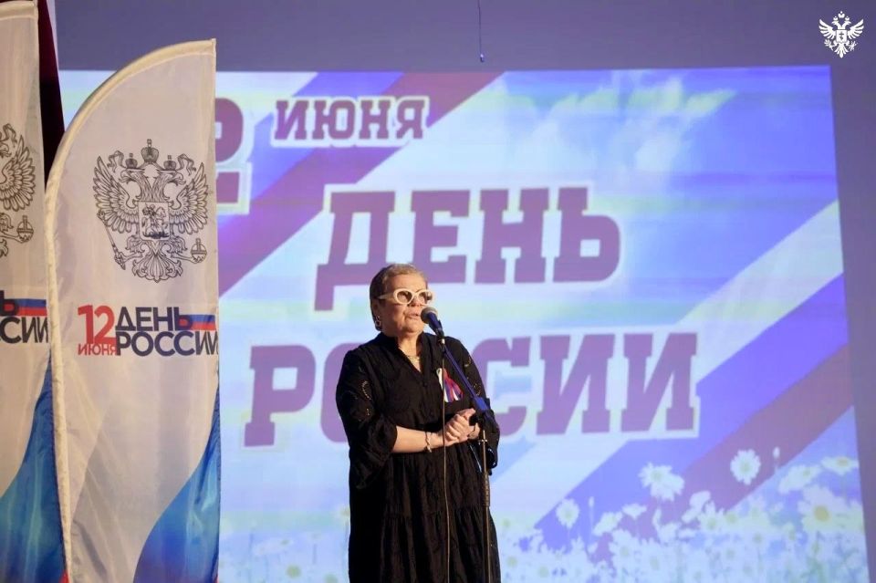 В Херсонской области ко Дню России состоялся концерт «В единстве наша сила» В Херсонской области ко Дню России состоялся концерт «В единстве наша сила»