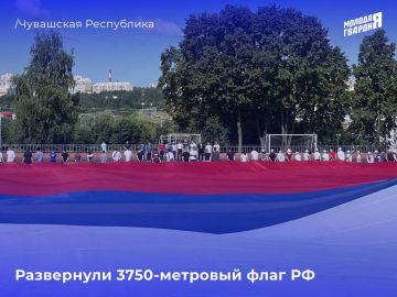На этих карточках — сотни улыбок и одна большая любовь к России