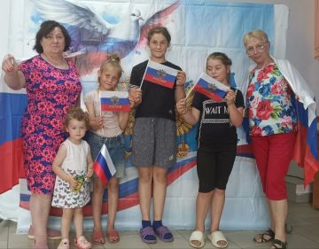 Ко Дню России в Богдановском сельском клубе состоялось трогательное и запоминающееся мероприятие под названием «Земля моя, страна Россия»!
