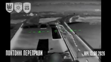 Кадры ударов ВСУ по понтонным переправам и мостам в Чонгаре с Геническом, включая железнодорожный