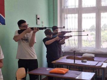 В Скадовске провели соревнования по стрельбе среди кадетов и юнармейцев