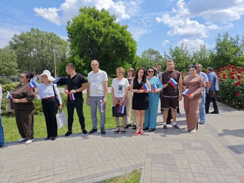 В честь празднования Дня России в Новотроицком прошёл торжественный митинг