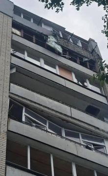 Многоквартирный жилой дом поврежден в Новой Каховке из-за атаки БпЛА ВСУ